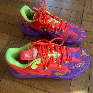 WORN ONCE!! Lamelo Ball Lo Lava Big Kids Basketball Sneakers.